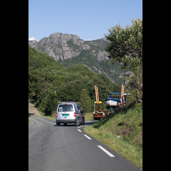 Moving a boat across Listedet