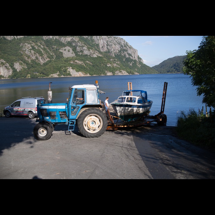 Moving a boat across Listedet - Framvaren, the eastern side of Listeidet