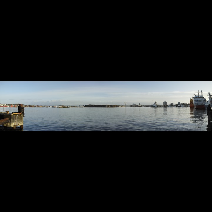 Stavanger harbor from Sandvigå - with Stavanger to the right and Rosenberg shipyard on Buøy at the extreme left