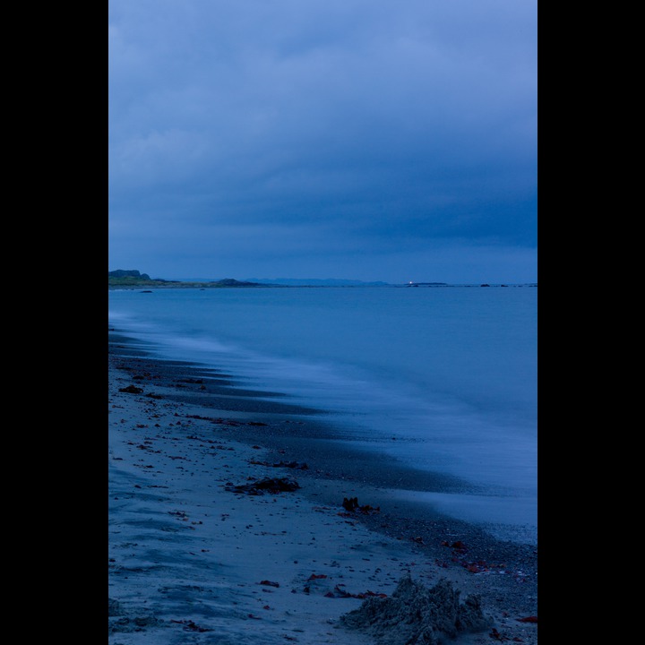 Kviljosanden at night with Lindesnes lighthouse in the distance