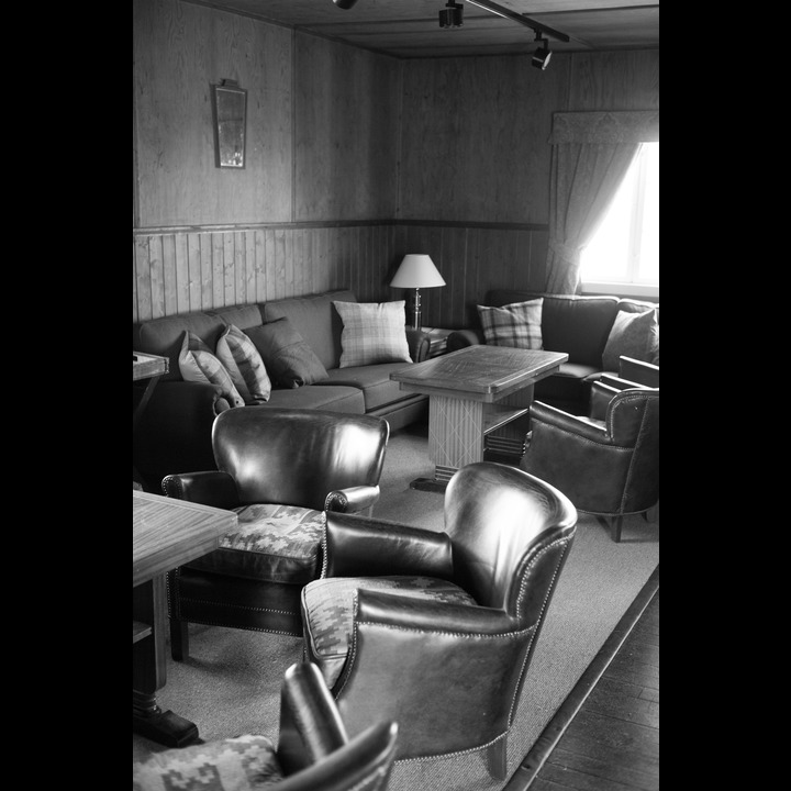 The lounge area in the mess hall at Nordberg fort.