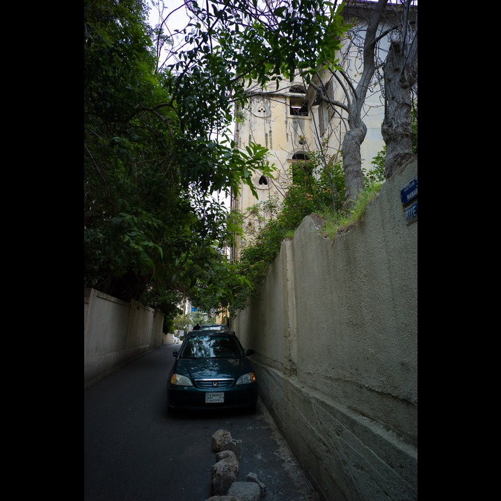 An old house in an alley off Rue Mansur Jurdak