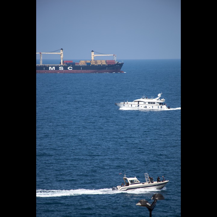 Saturday morning marine traffic off Ain el Mraisseh