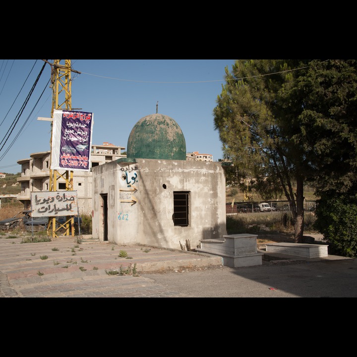 A roadside grave near Ghandouriye