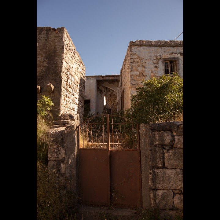 An abandoned house in the Christian quarter of Yaroun