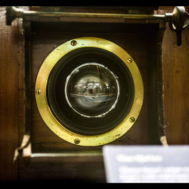 Camera with water-filled, wide angle lens - Museum of the History of Science