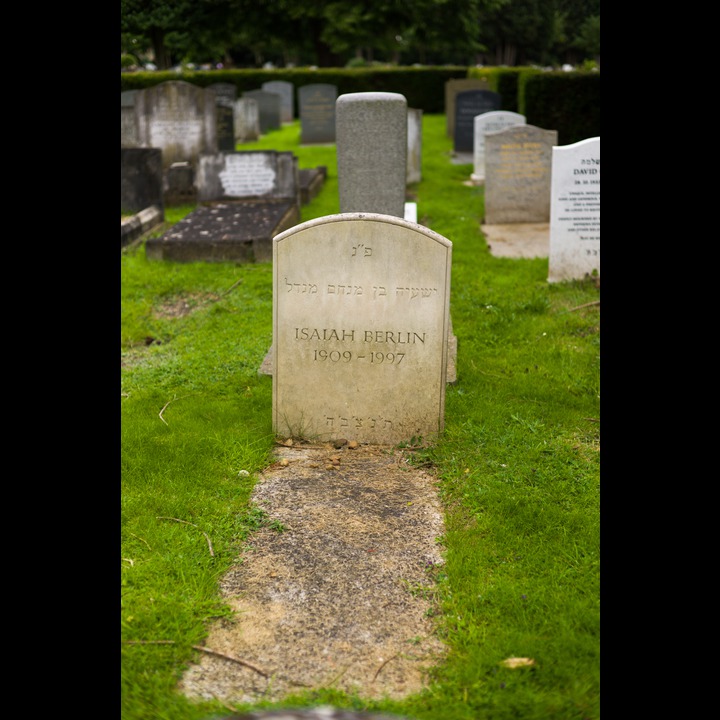 Jewish graves at Wolvercote Cemetery, Isaiah Berlin