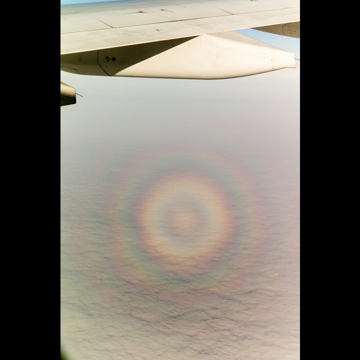 SK 945 Arlanda - Chicago:  Circular rainbow 70.167188 N, 23.622413 W over the east coast of Greenland.