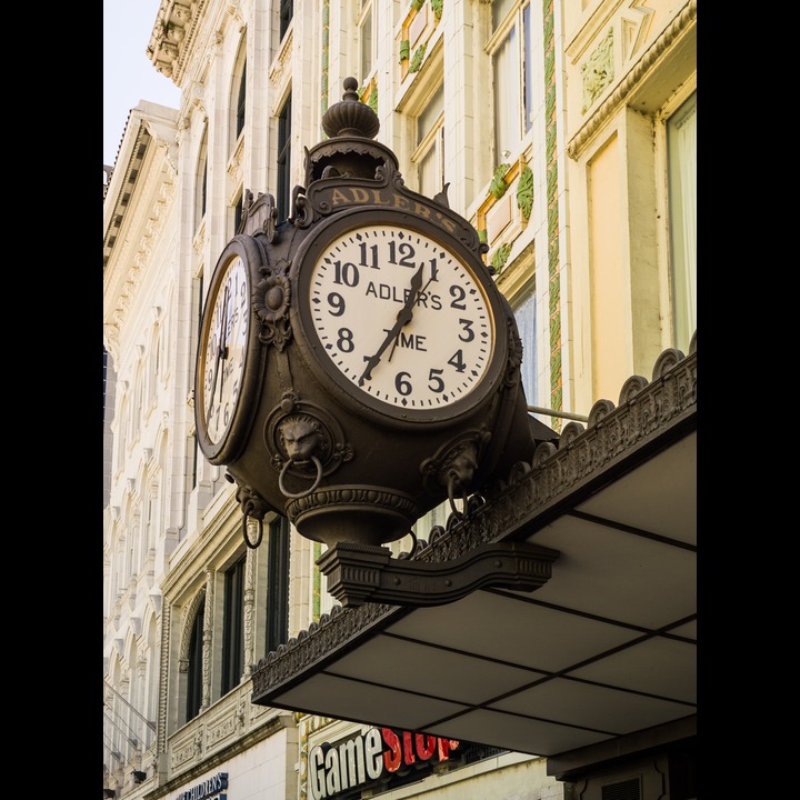 One of New Orleans many street clocks